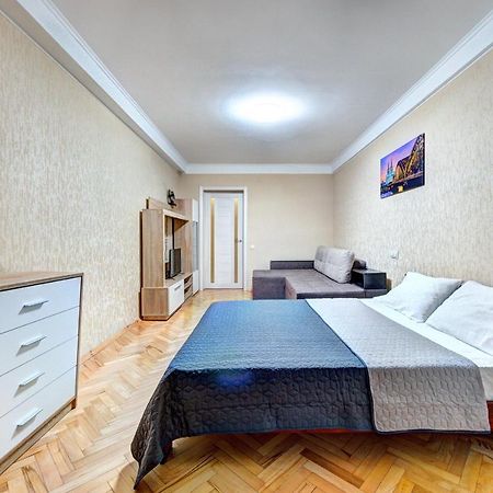 Apartments Near Ocean Plaza Druzhby Narodov Boulevard 8A Київ Екстер'єр фото