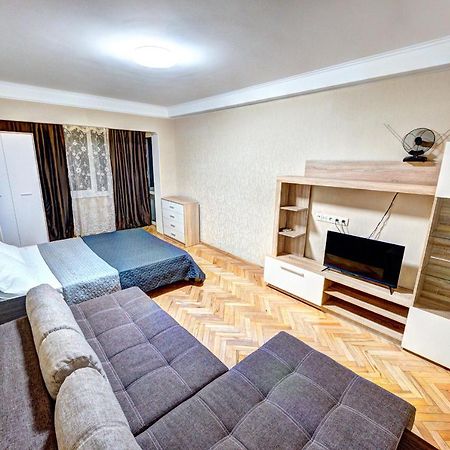 Apartments Near Ocean Plaza Druzhby Narodov Boulevard 8A Київ Екстер'єр фото