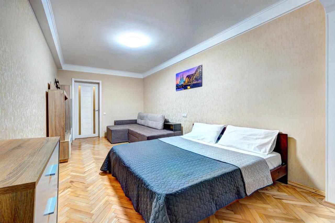 Apartments Near Ocean Plaza Druzhby Narodov Boulevard 8A Київ Екстер'єр фото