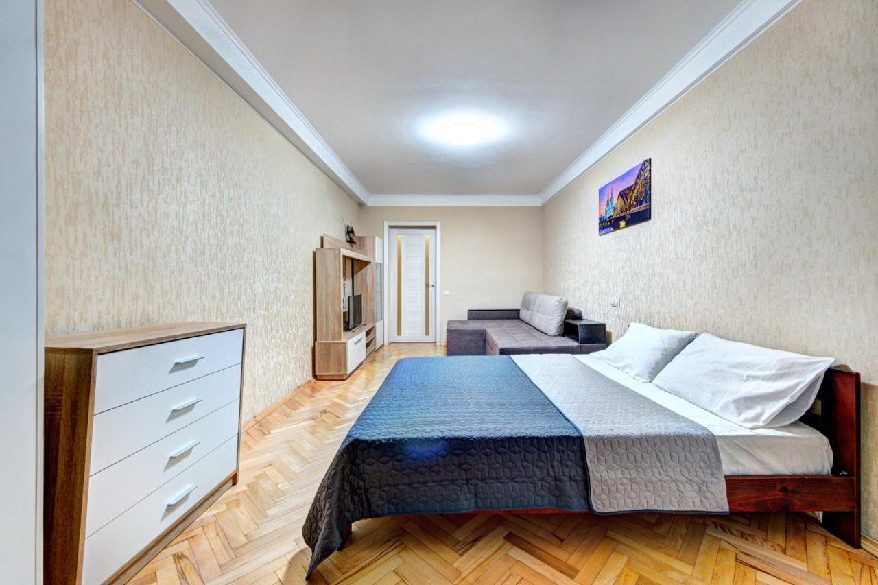 Apartments Near Ocean Plaza Druzhby Narodov Boulevard 8A Київ Екстер'єр фото