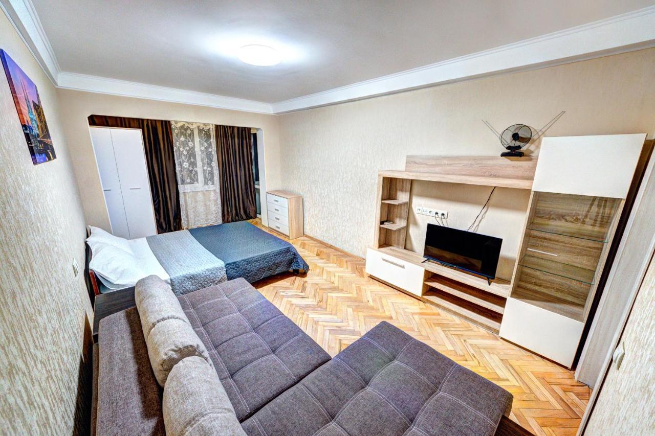 Apartments Near Ocean Plaza Druzhby Narodov Boulevard 8A Київ Екстер'єр фото
