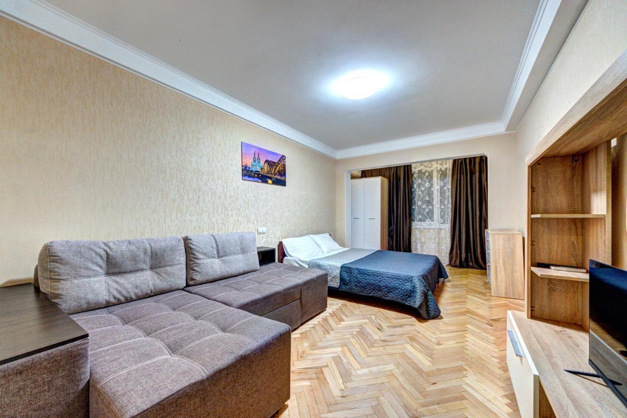Apartments Near Ocean Plaza Druzhby Narodov Boulevard 8A Київ Екстер'єр фото