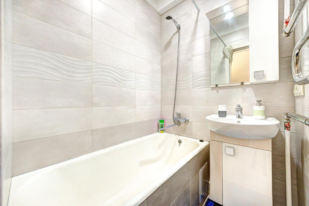 Apartments Near Ocean Plaza Druzhby Narodov Boulevard 8A Київ Екстер'єр фото